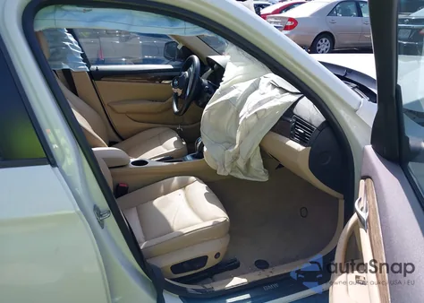 2014 BMW X1 xDrive28I z USA, uszkodzony, nr VIN WBAVL1C55EVY14453